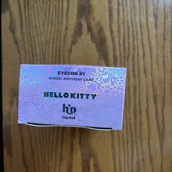 HipDot Hello Kitty Sanrio Eyecon Baked Eye Pigment Shadow 1 Birthday Cake New - Picture 6 of 7